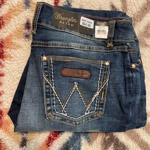 Womens Wrangler Retro boot cut jeans new with tags. Size 13/14x32